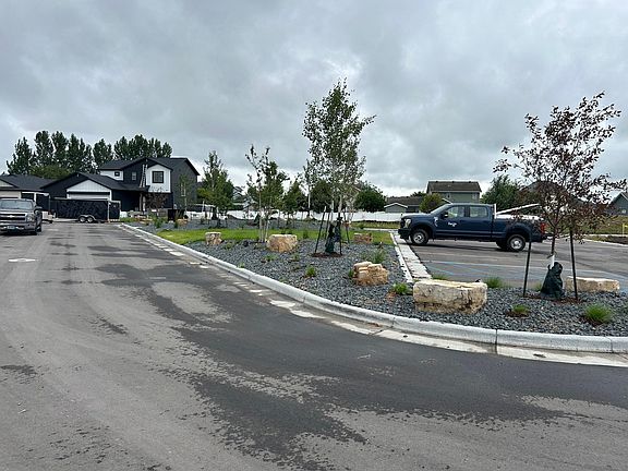 5th image of 4889 Decorah Way S