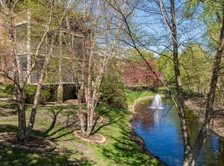 1350 Douglas Dr N APT 102, Golden Valley, MN 55422