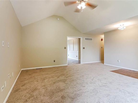 2nd image of 609 NW Whitney Dr