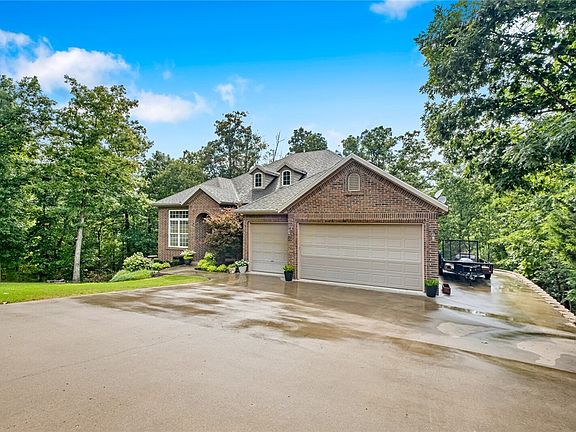 3rd image of 13 Sullivan Dr