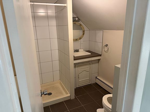 5th image of 364 Alexander St