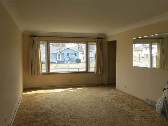 4th image of 1702 Dakota Ave