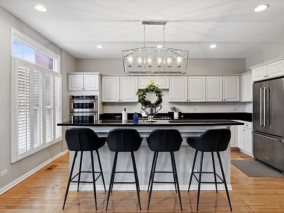 5th image of 2740 Valor Dr