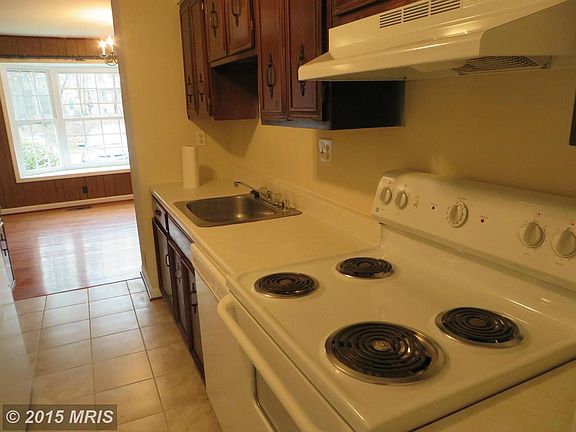 KITCHEN WITH NEW APPLIANCES