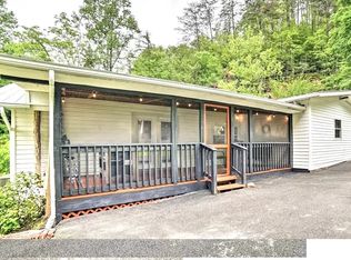 702 Rush Branch Rd, Pigeon Forge, TN 37863