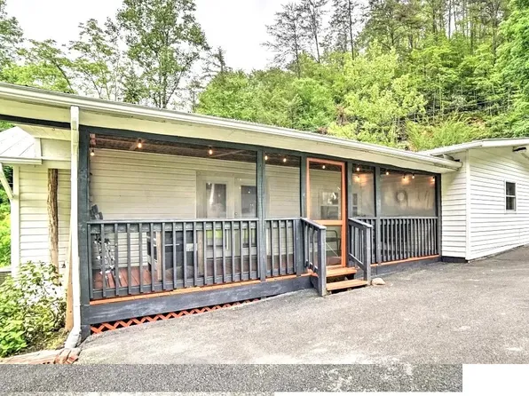 702 Rush Branch Rd, Pigeon Forge, TN 37863