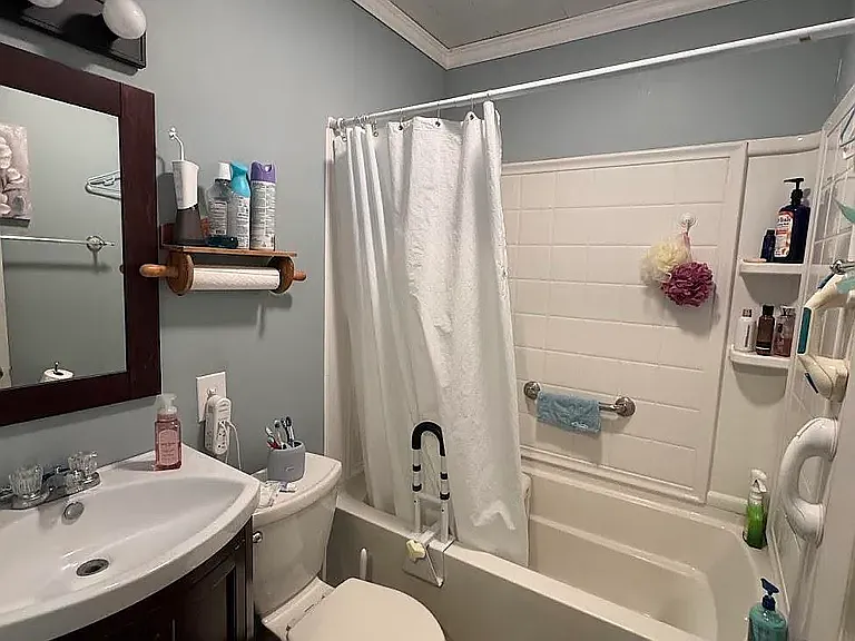 Building Photo - 130 Earle St