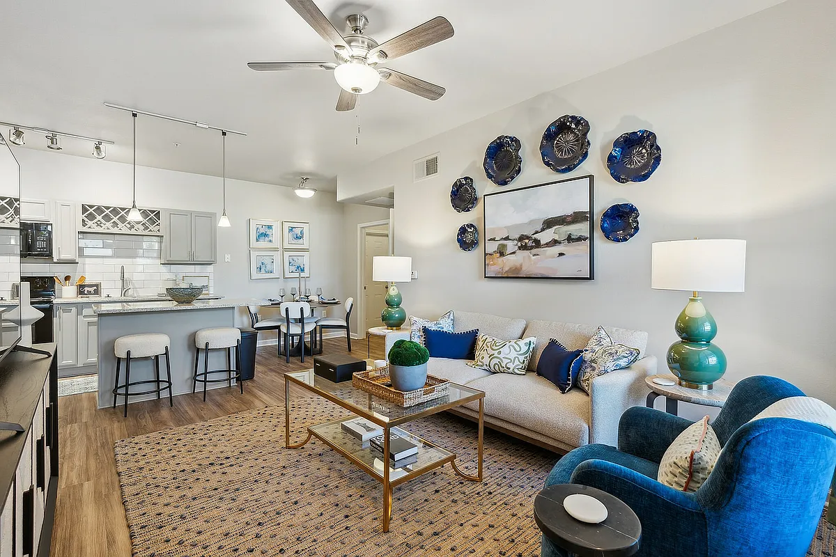 2 Bedroom Premier Garden-Renovated - Somerset at Madison