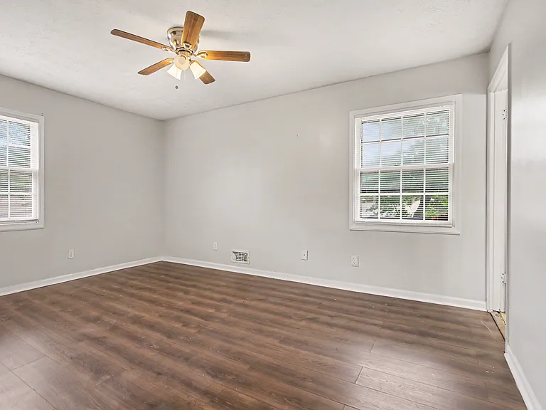 2120 Sandgate Cir — Photo 12