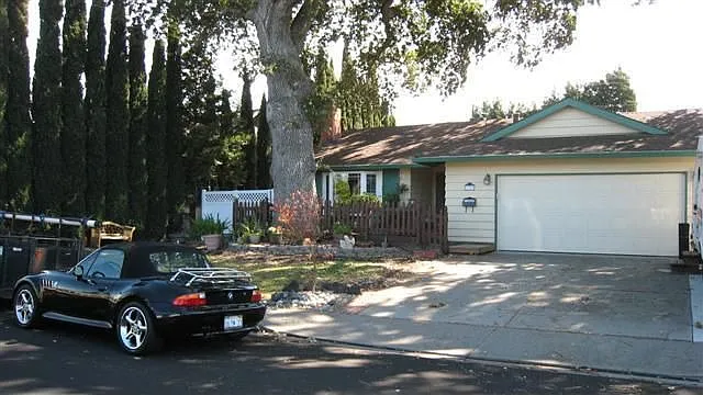 2858 Calais Dr photo 1