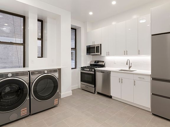 3rd image of 260 W 72nd St APT 2D