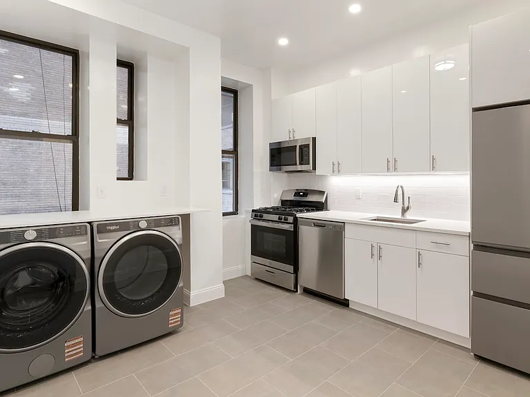 260 W 72nd St #2D — Photo 3