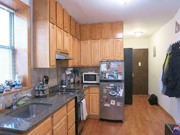 5th image of 526 E 82nd St APT 15