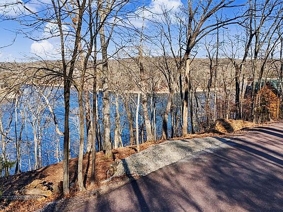 2nd image of 1507 S Lake Sherwood Dr