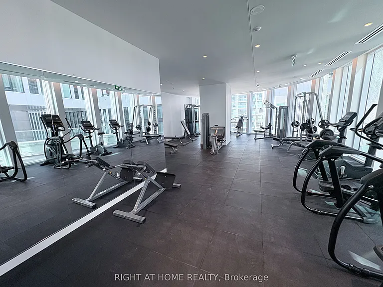 230 Simcoe St #1436 — Photo 27