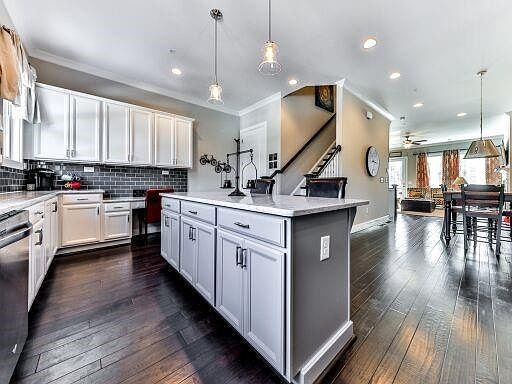 2nd image of 109 Periwinkle Ln