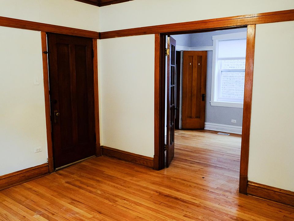 1st image of 3905 W Roscoe St APT 1R