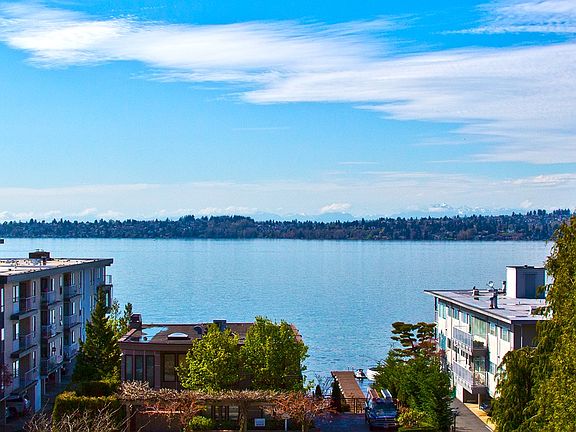 180 Degree lake/Mtn Views