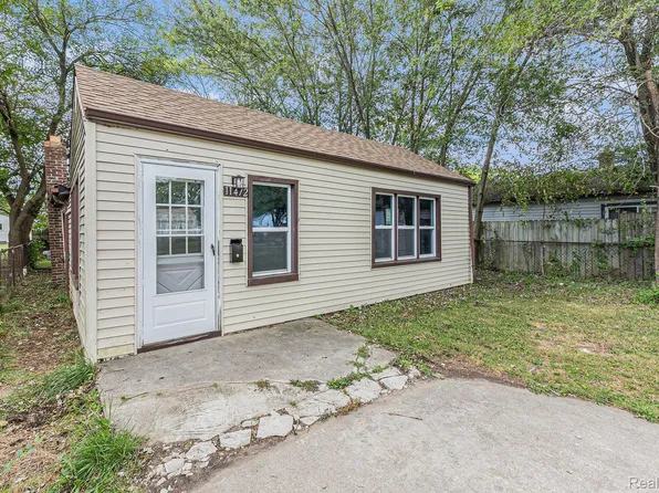 11472 Cadillac Ave, Warren, MI 48089