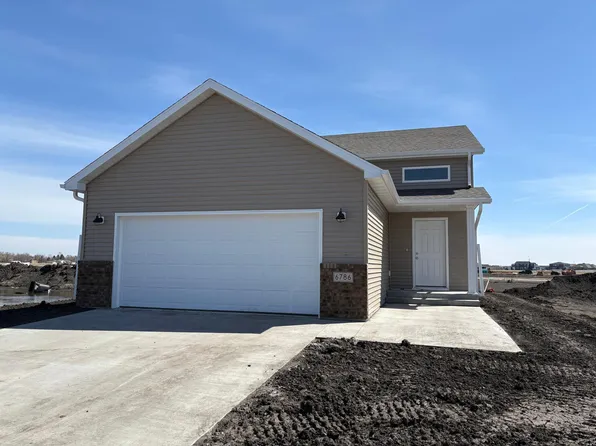 6786 32nd St S, Fargo, ND 58104