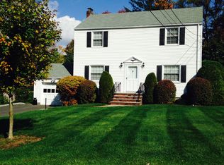 40 Mounthaven Dr, Livingston, NJ 07039
