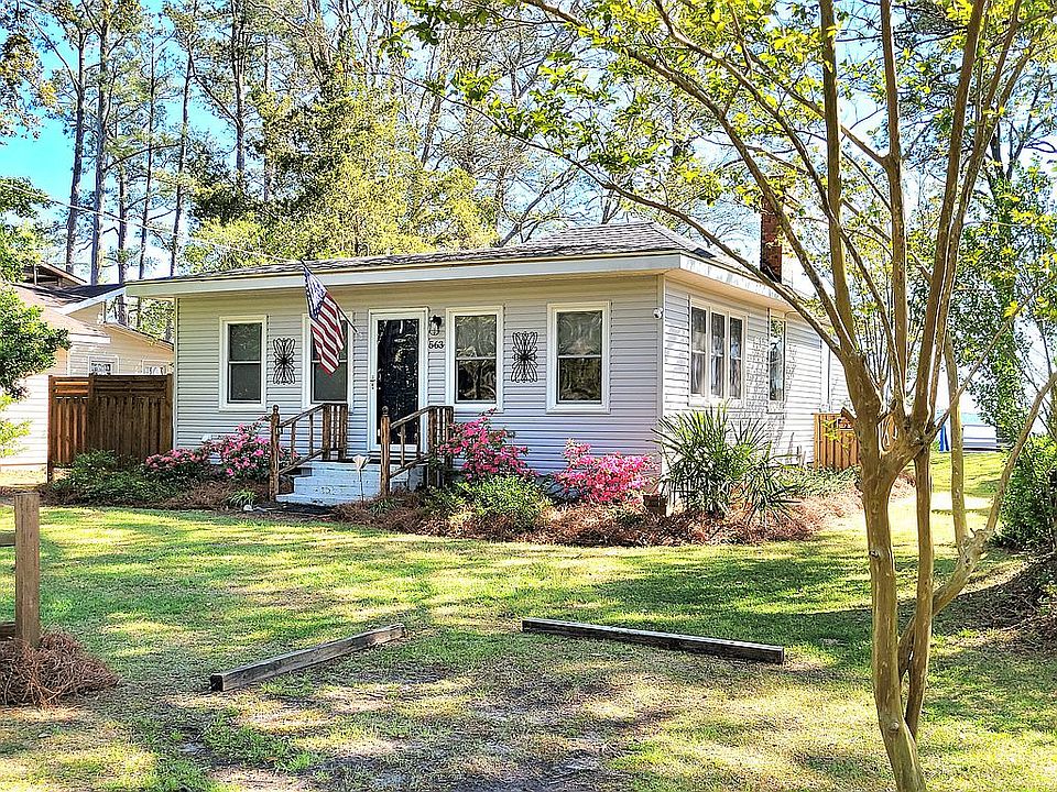 1st image of 563 Country Club Dr