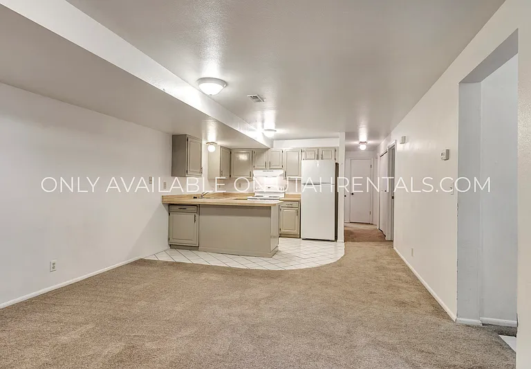 1760 N Willowbrook Dr #LEFT — Photo 2