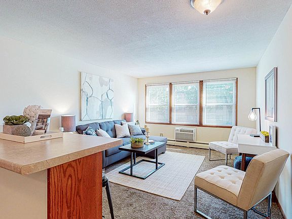 3rd image of 326 6th Ave SE #2200365
