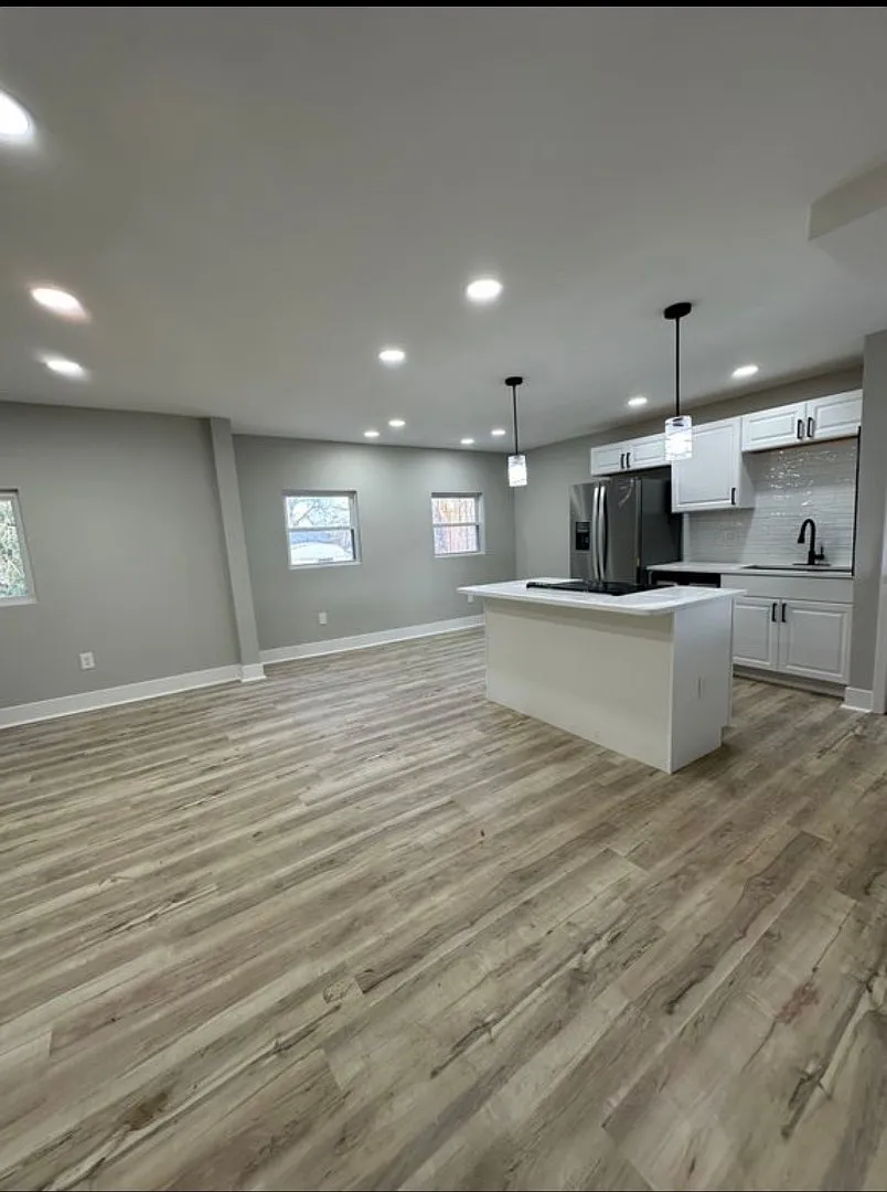 2110 McKinley Ave — Photo 2