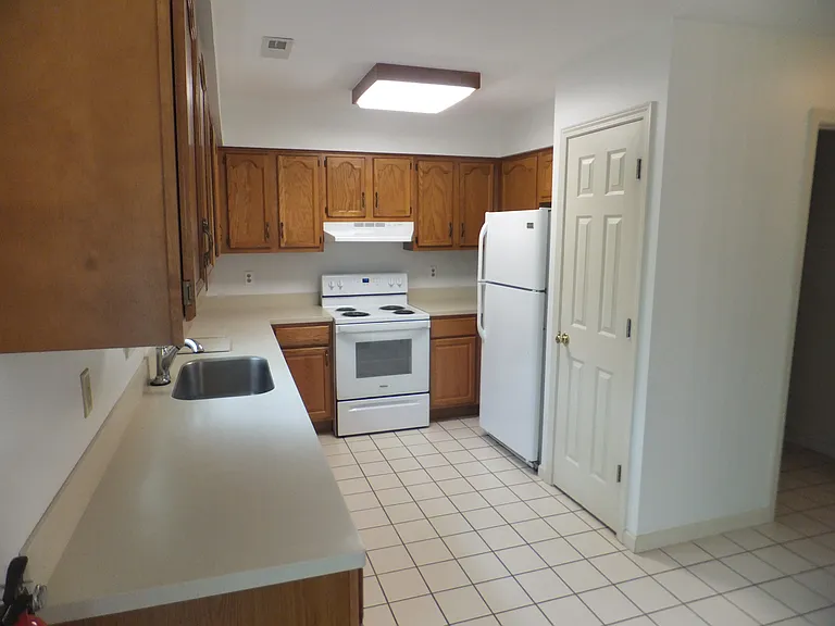 496 Pheasant Run — Photo 4