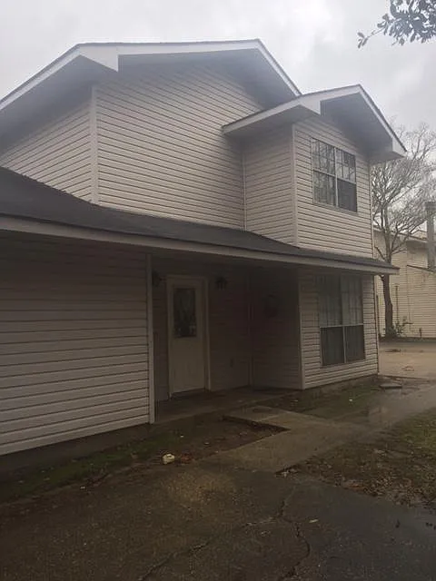 15921 Woodlawn Acres Ave
