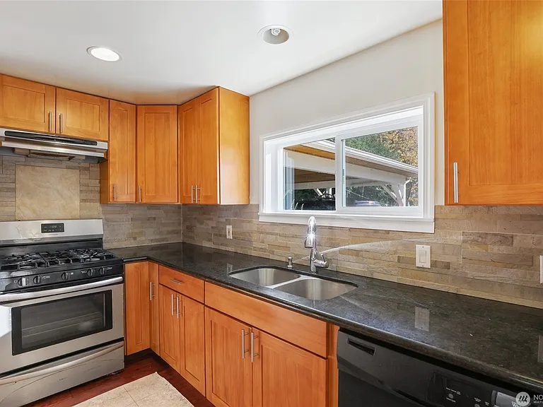 3540 S 200th St — Photo 7