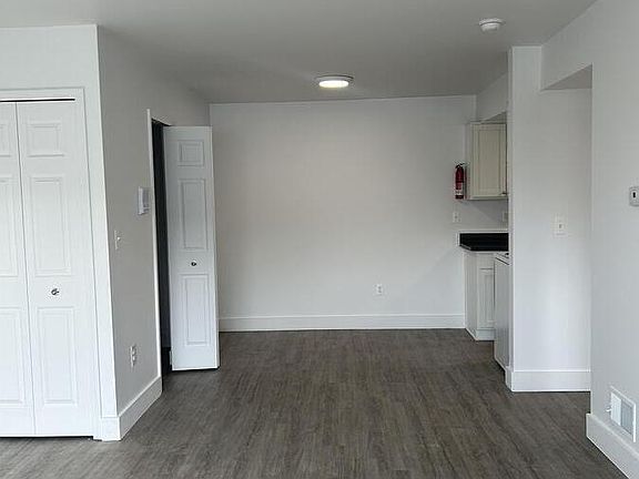5th image of 723 Green Rd APT 216