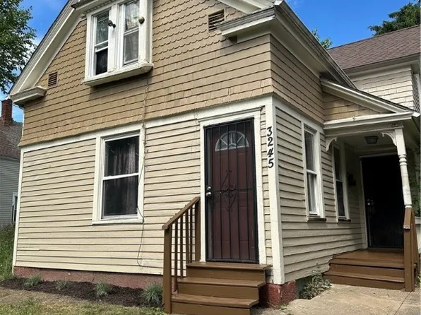 3245 W 44th St, Cleveland, OH 44109