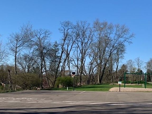 4th image of 22 Chapel Dr