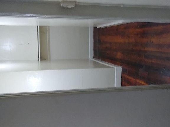 5th image of 901 S Kingsley Dr APT 405