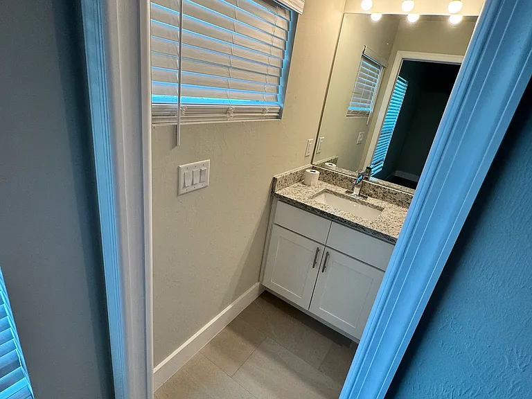 738 Gilbert Ave S — Photo 12