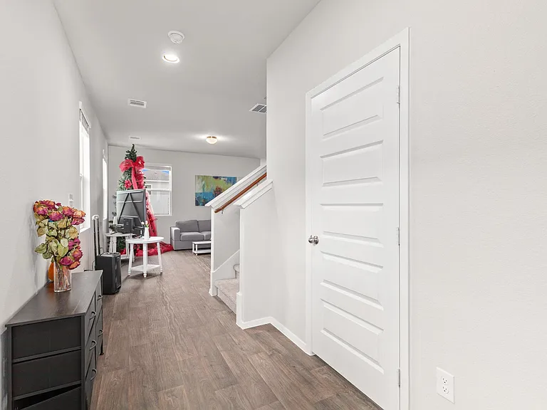 242 Barley Ln — Photo 4