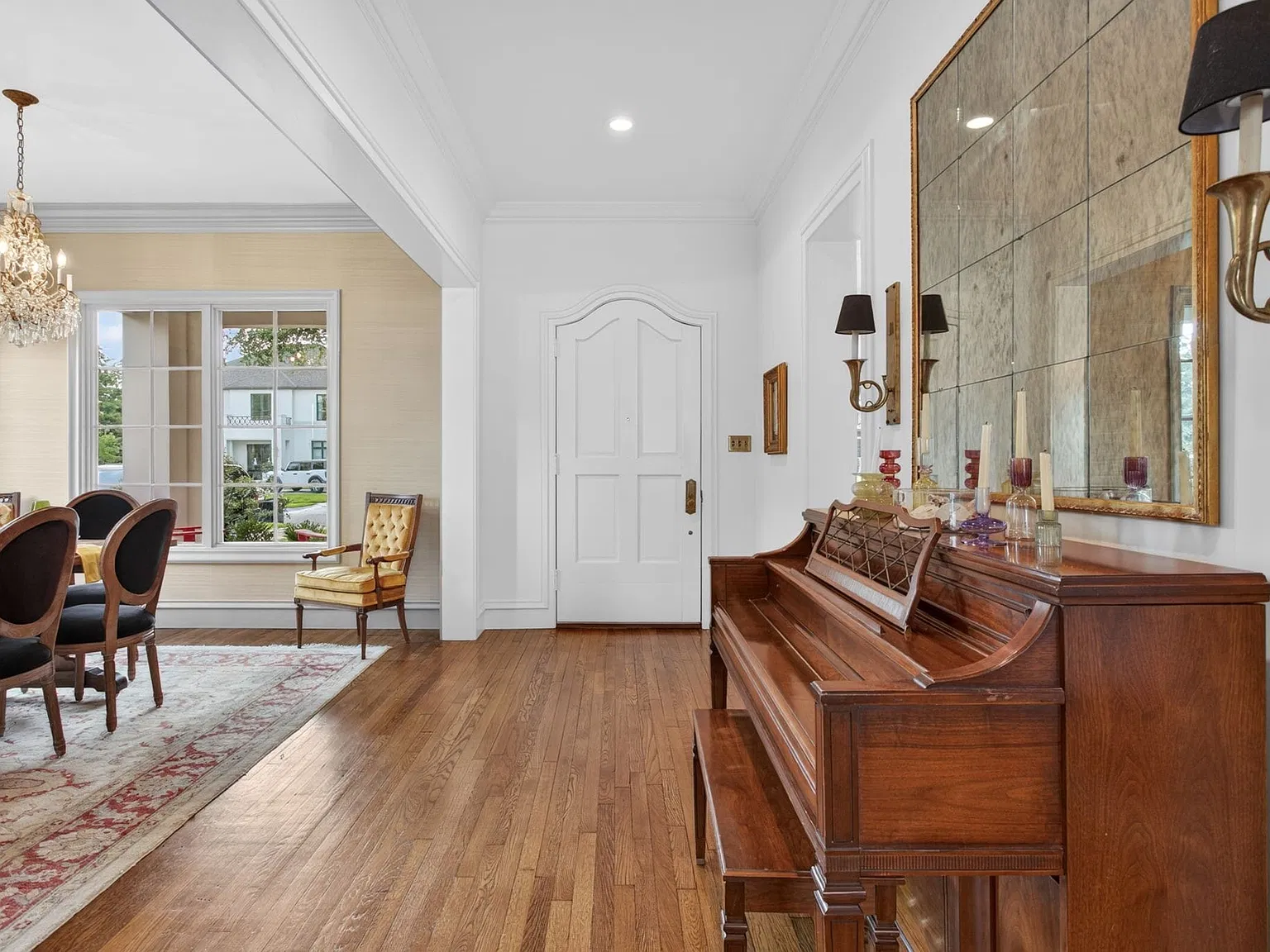 5 bed, 4.0 bath, 3630 sqft, $8,500 — Photo 4