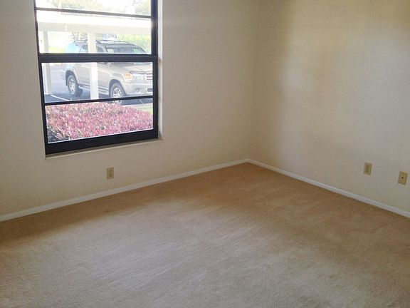 5th image of 42 Plantation Dr APT 105