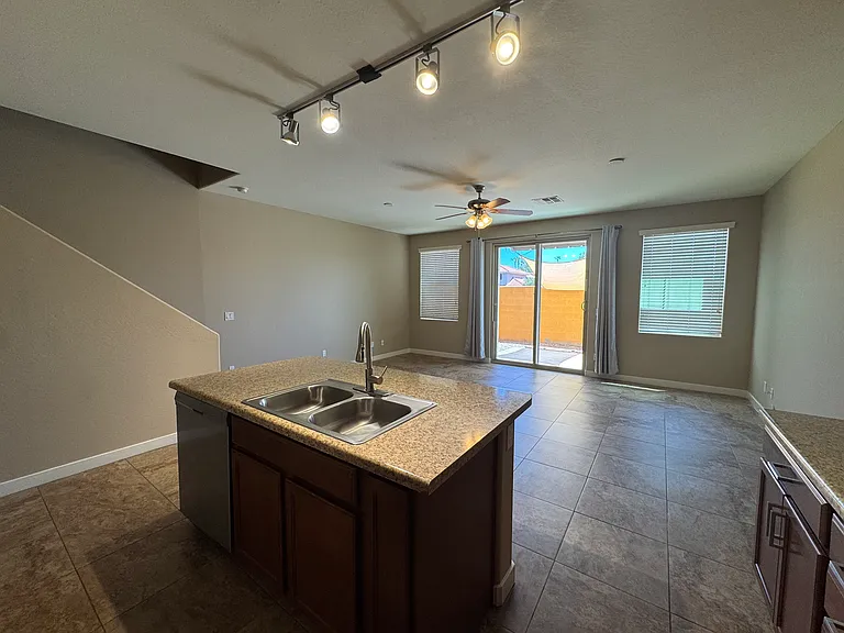 1147 E Cedar St — Photo 5