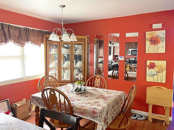 2nd image of 3483 Butternut Dr