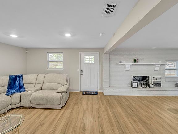 3rd image of 310 W Grand Ave