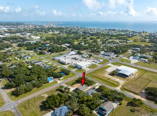 907 S Fuqua St, Rockport, TX 78382
