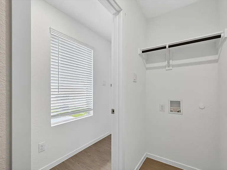 1328 Alfred St — Photo 11
