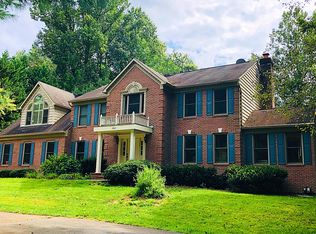 5967 Fairview Woods Dr, Fairfax Station, VA 22039