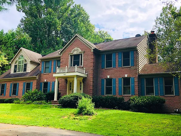5967 Fairview Woods Dr, Fairfax Station, VA 22039