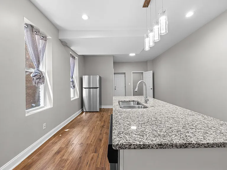 514 Oakland Ave — Photo 9