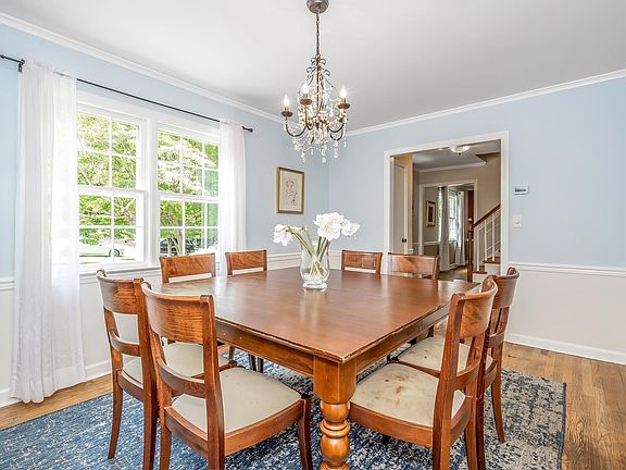 4th image of 21 Dogwood Ln