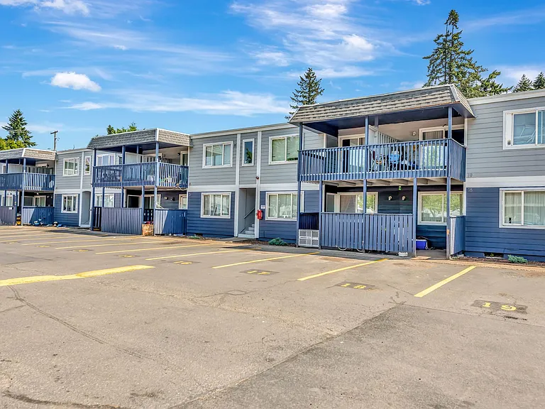Willow Lake Apartments — Photo 18